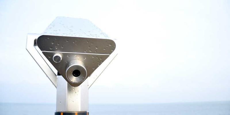 说明：一位患者正在医院接受胃部检查，背景为现代化的医疗设备，寓意焦虑情绪对胃部的殖民与伤害。