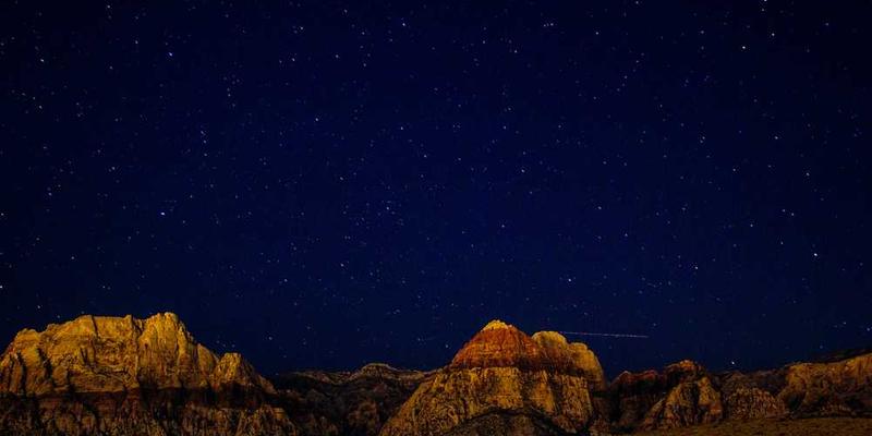 发丝迷宫中隐藏的文字,通过显微镜可以清晰地看到,宛如一封信件