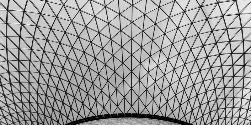 一张现代科技感十足的星座图，旁边附有数据分析和职业规划的图标