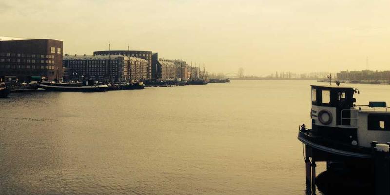 CEO上台发表讲话，展示电子邮件签名迭代产品的亮点