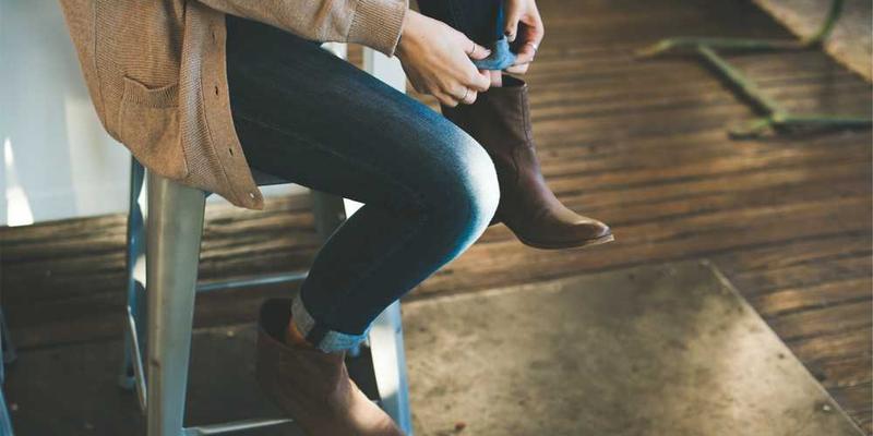 煎炒烹炸的烹饪过程示意图，展示不同烹饪方法的特点和步骤